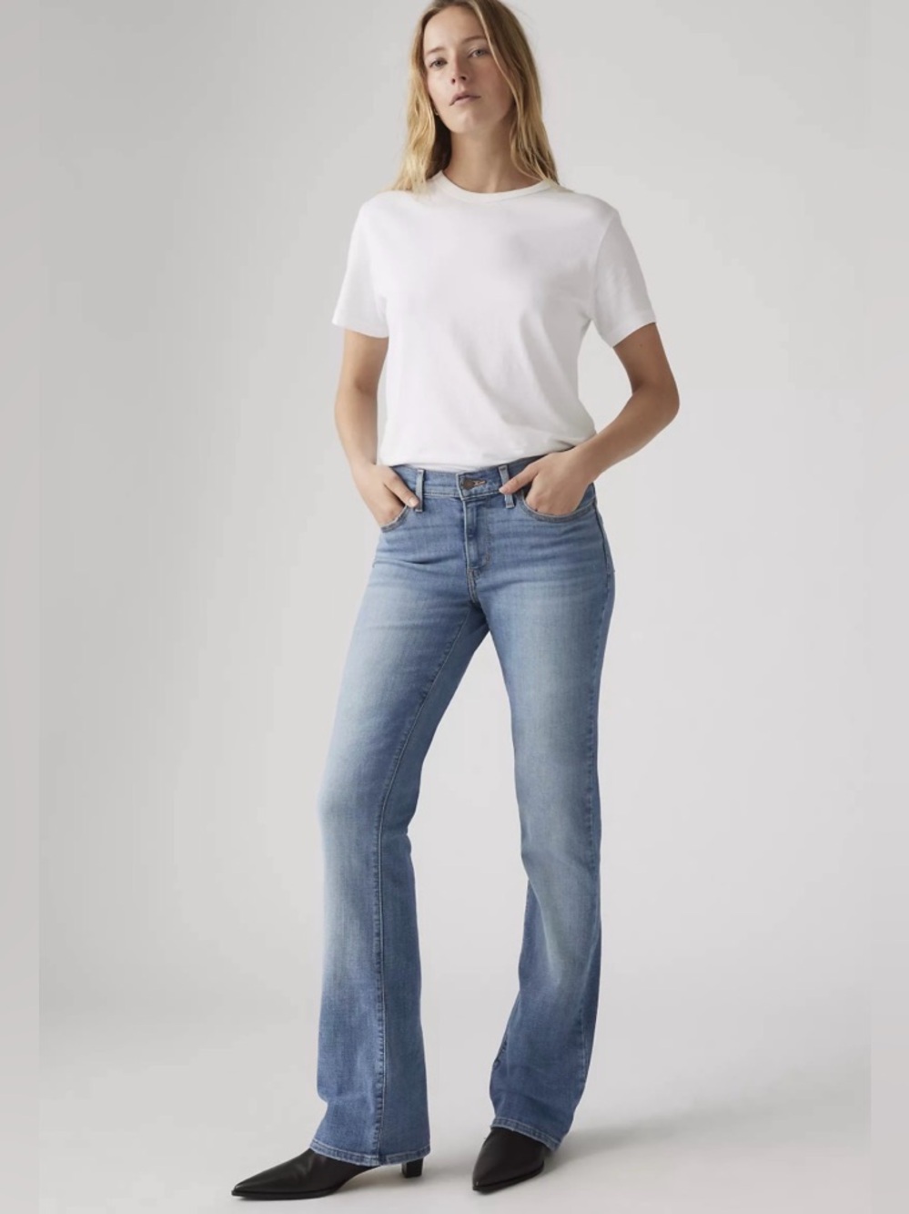 Levi's Women's Classic Bootcut Jeans Size 6 Medium Wash Throwback Denim YZK